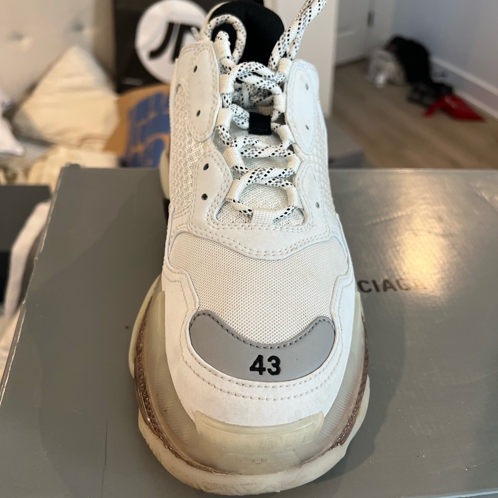 Balenciaga Men's Cream and Black Sneakers